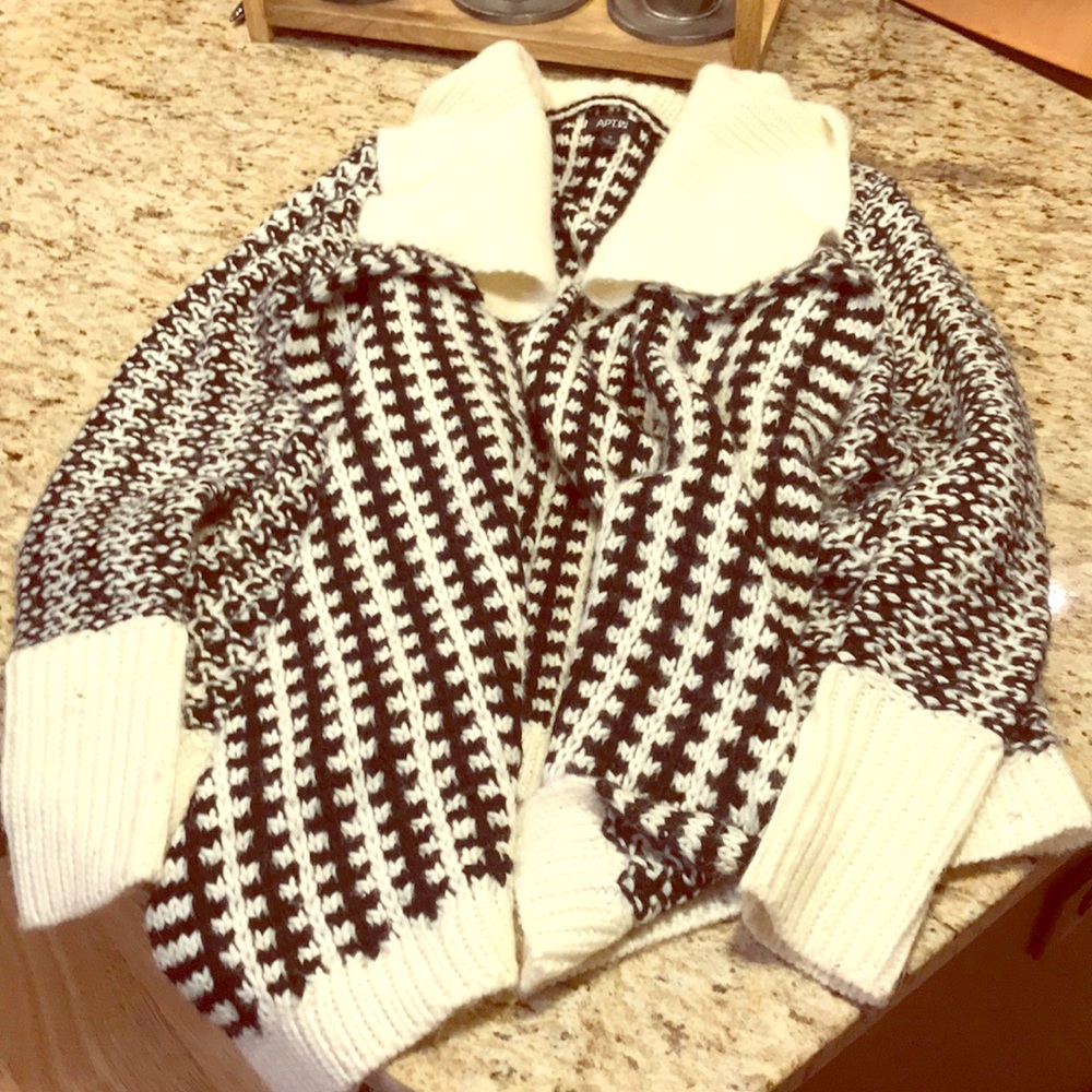 Oversized cardigan sweater! Super warm and comfy